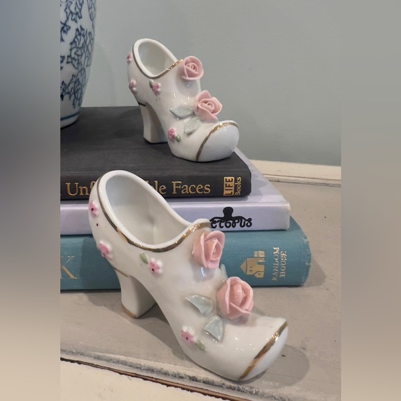 VINTAGE BONE  CHINA ROSE SHOES TRINKETS DECOR FEMININE DANITY - Picture 1 of 8